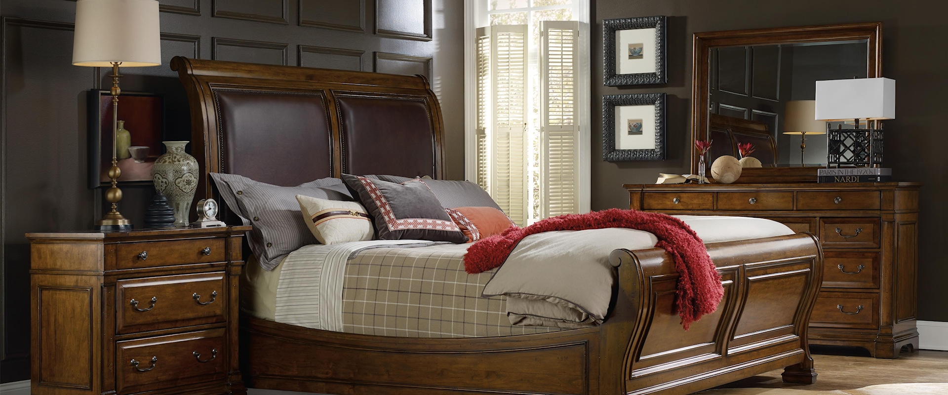 Traditional King Sleigh Bedroom Group